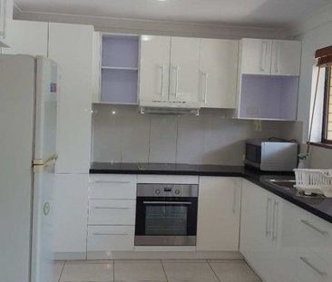 Two bedroom furnished apartment , walk to UQ St lucia campus - Photo 4