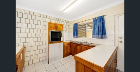 "PARKWOOD" TOWNHOUSE - CENTRAL LOCATION - Photo 5