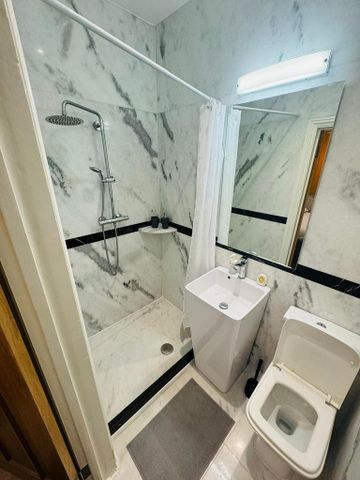 1 bedroom in a house share to rent - Photo 3