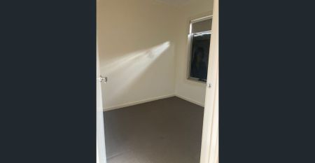 Low-Maintenance Living in a Prime Thomastown Location - Photo 2