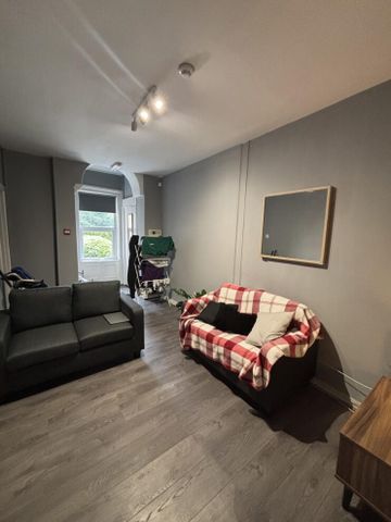 2 Flat 2 Ashwood Villas, Leeds, LS6 2EJ - Photo 4