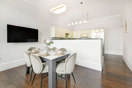 Beautifully refurbished three bedroom flat to rent on popular garden square. - Photo 3