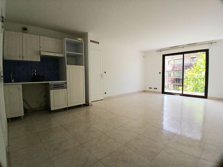 2 PIECES CENTRE VILLE SAINT RAPHAEL, - Photo 2