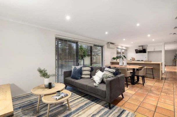 “Coastal Comfort in Aspendale” - Photo 1