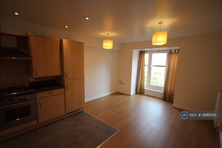 2 bedroom flat to rent - Photo 4
