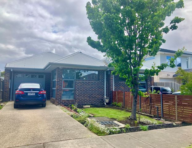 79 First Avenue, Altona North VIC 3025 - Townhouse For Rent | Domain - Photo 1