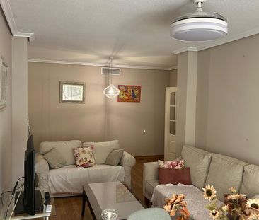 PRECIOSO PISO RECIÉN REFORMADO Y AMUEBLADO de 3 habitaciones, 2 BAÑ... - Photo 2