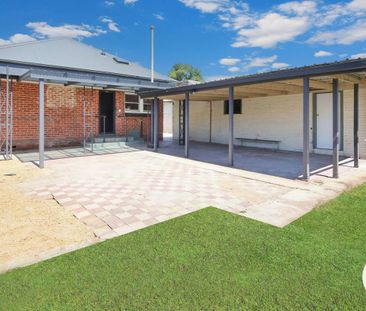 NEWLY RENOVATED HOME IN PRIME POSITION! - Photo 6