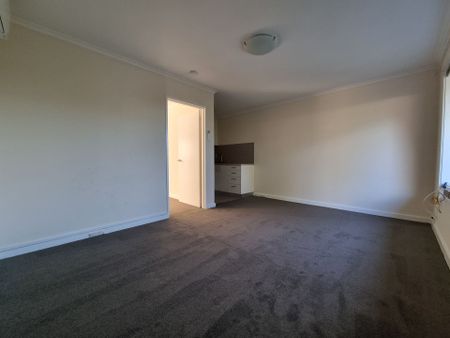 Conveniently Located One-Bedroom Flat in Mentone - Photo 2