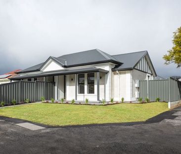 Stunning family home - great location - Photo 5