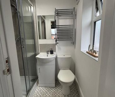 1 bedroom in a house share to rent - Photo 6