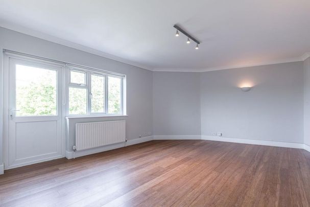 4 bedroom flat to rent - Photo 1