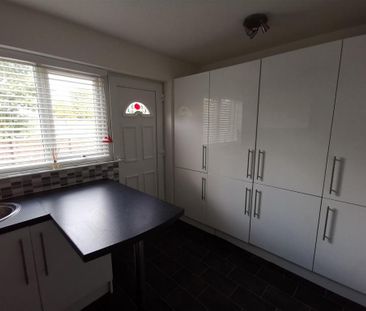 2 bedroom semi-detached house to rent - Photo 3