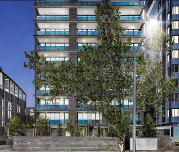 Stylish North-Facing Apartment in a Premier Lakeside Precinct - Photo 2