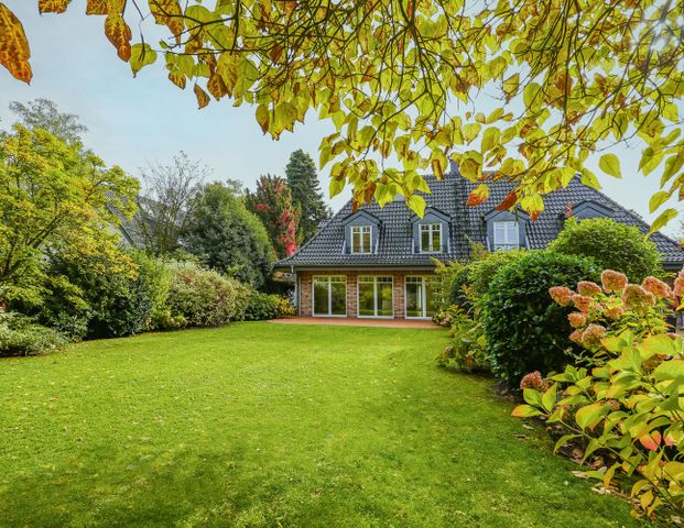 Bestlage in Wittlaer! Repräsentativer Landhausstil, helle Räume, großer Garten und vieles mehr... - Photo 1