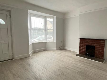 2 bedroom end of terrace house to rent - Photo 2