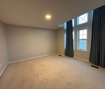 For Lease - 102 Harbourside Drive, Whitby, Ontario - Photo 4