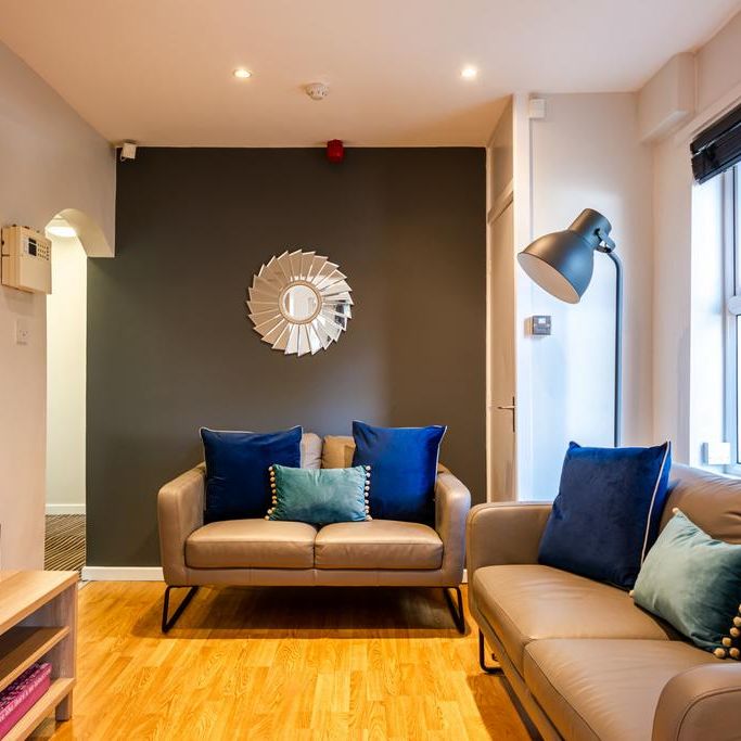 4 bedroom flat to rent - Photo 1