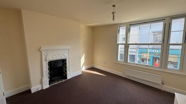 4 bedroom flat to let - Photo 1