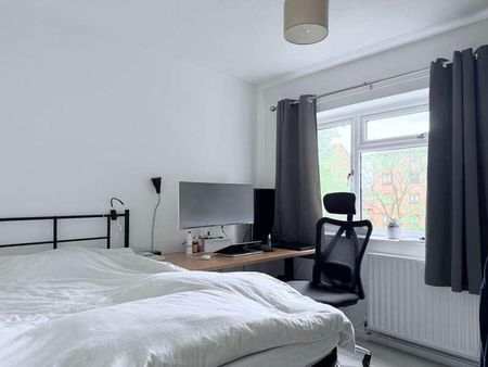 Surbiton, Surrey, KT5 - Photo 4