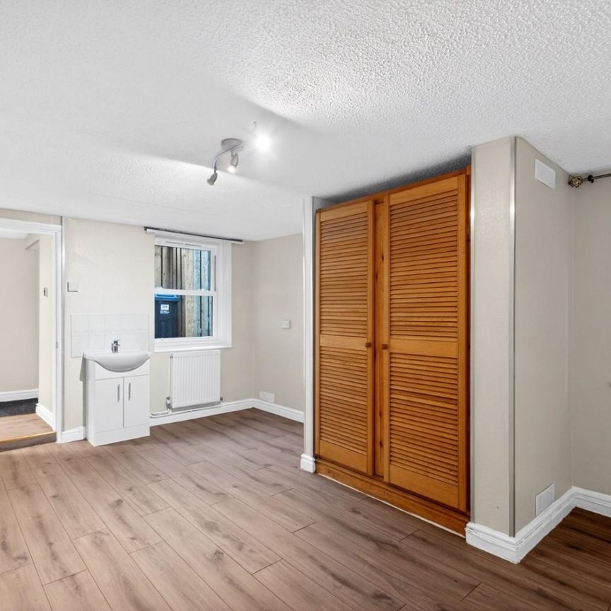 1 bedroom Flat To Let - Photo 1