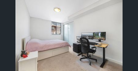 Beautiful Sun Drenched Apartment within Quiet Cul-de-sac in the Heart of Hornsby - Photo 4