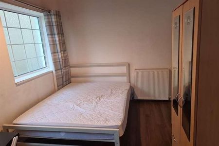 Bedroom Detached House In Bournemouth, BH9 - Photo 3