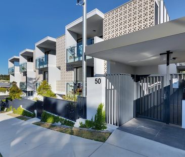 Modern Apartment with Spacious Balcony - Photo 4