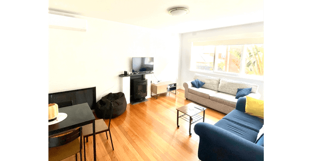 3-BEDROOM FULLY FURNISHED UNIT IN STKILDA EAST WITH TRAM AND WOOLWORTHS AT DOORSTEP. UNIT COMES WITH AN AIRCON+ BALCONY - Photo 1