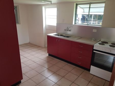 Highset 4 Bedroom house - Innisfail - Photo 5