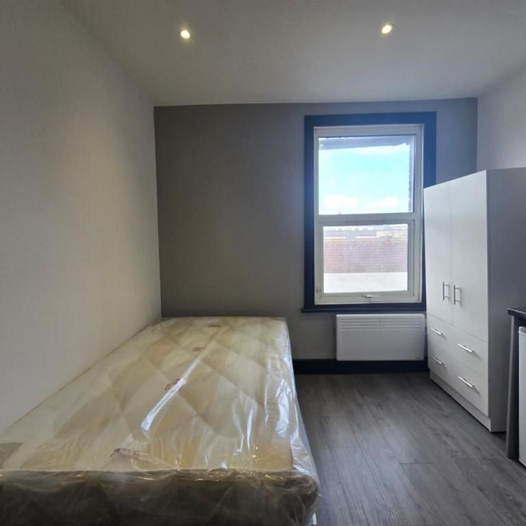 Studio to rent - Photo 1