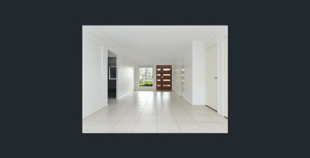 Large Living Area with Air Con! - Photo 2