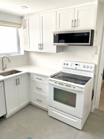 For Lease - 2042 Tawney Avenue, Elmvale Acres and Area, Ontario - Photo 2