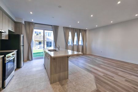 For Lease - 8 Vinewood Crescent, Barrie, Ontario - Photo 4