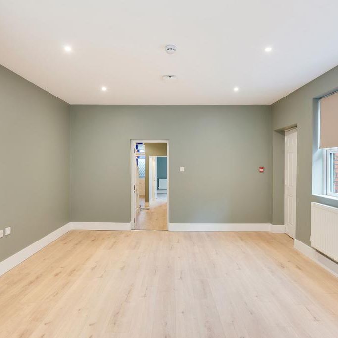 6 bedroom end of terrace house to rent - Photo 1