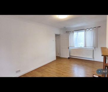 2 bedroom end of terrace house to rent - Photo 2