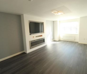 4 bedroom detached house to rent - Photo 4