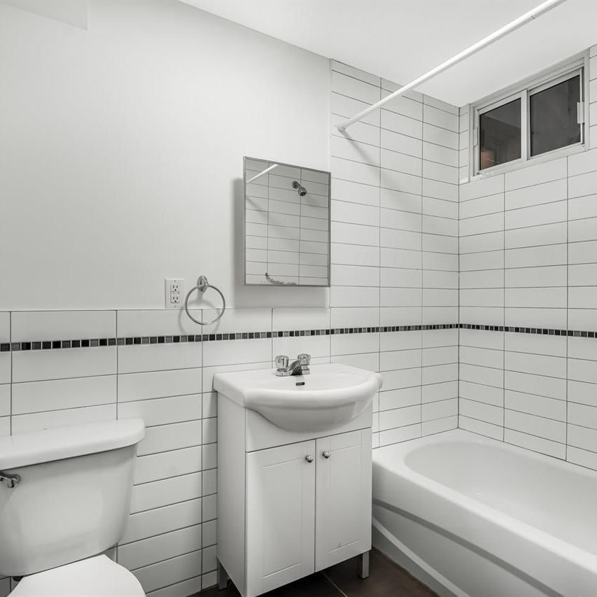 Large And Newly Renovated 1 Bedroom Apartment - 4615-4625 Bourret Avenue, Montréal - Photo 1