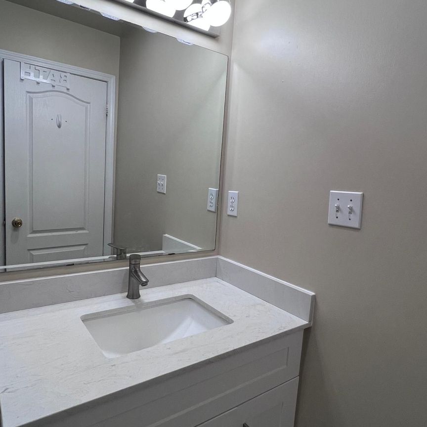 For Lease - 2899 Westoak Trails Boulevard, Oakville, Ontario - Photo 1