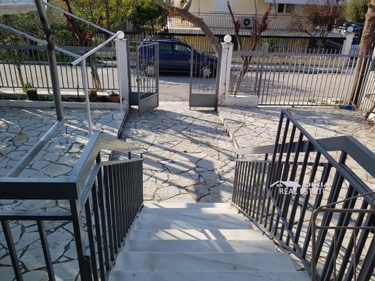 Ενοικιάζεται, Μονοκατοικία, Κάτω Καστελλόκαμπος - Photo 1