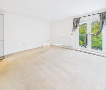 Soothouse Spring, AL3 6NR, St. Albans - Photo 1