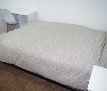 Somerset Road, Bolton - Photo 2