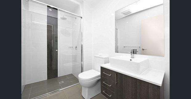 Light filled- top to floor apartment - Photo 1