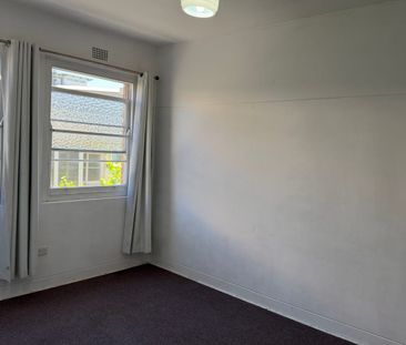 Three Bed Unit in Convenient Location - Photo 3