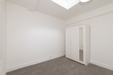 4 Bed Flat, Denning Avenue, CR0 - Photo 4