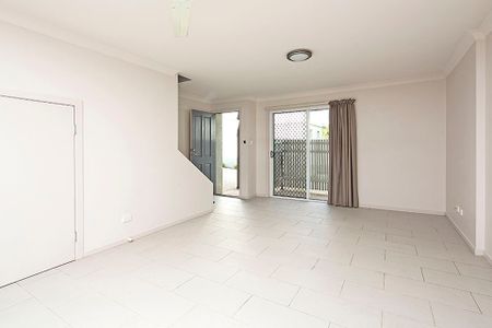 2/126 Grenfell Street, - Photo 3