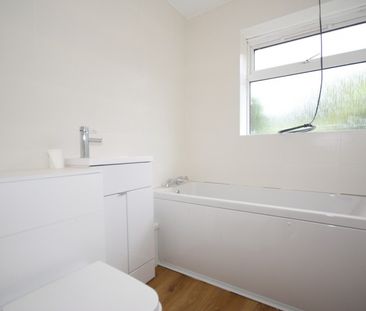 Davos Close, Woking - Photo 5