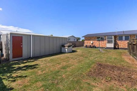 Charming 3BR Home in Bell Block - Photo 3