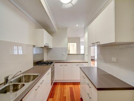 6/2 Henrietta Street, Hawthorn VIC 3122 - Photo 3
