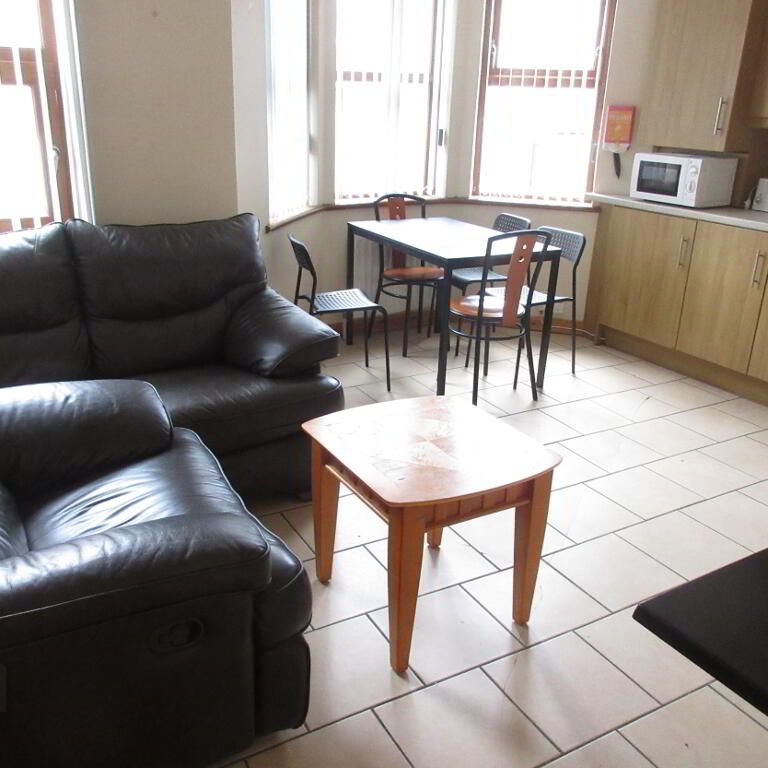 Great 3 Bedroom Apartment, 2a Carmel Street, University Quarter!, Belfast, BT7 1QE - Photo 1